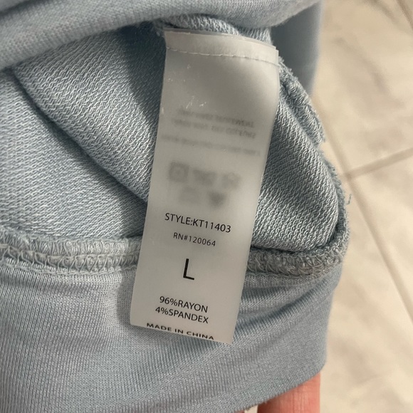 Blue matching lounge set! Cropped long sleeved hoodie with matching shorts - Picture 2 of 4